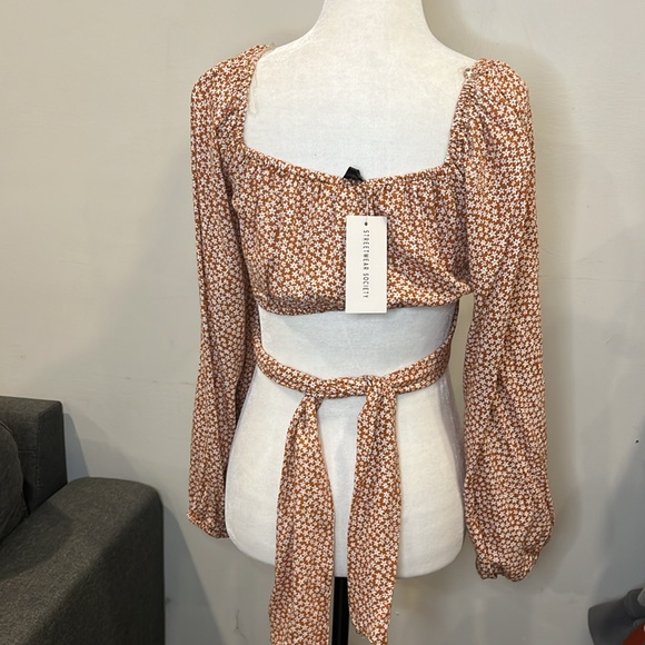 Floral Cropped Tie Back Long‎ Sleeve - Picture 4 of 4